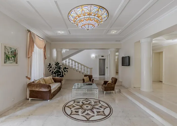 Palace Del Mar