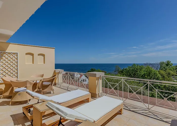 Palace Del Mar